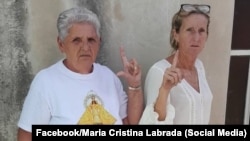Las Damas de Blanco Sonia Álvarez Campillo y Lázara León Cabrera fueron detenidas este domingo cuando se dirigían a la iglesia, en Perico, Matanzas. 