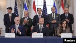 El secretario de Estado, Rubio; el consejero del Departamento de Estado, Holler; el embajador de Israel en EE. UU., Leiter; y el embajador del Líbano en EEUU, Hamadeh, se reúnen en Washington.