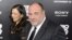 Fotografía de archivo donde se ve al actor estadounidense James Gandolfini (d) y su esposa Deborah Lin a su llegada al estreno de la película "Zero Dark Thirty" el 10 de diciembre de 2012, en el teatro Dolby de Hollywood, California (EE.UU.). El actor Jam
