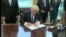 Presidente Trump firma cinco nuevas órdenes ejecutivas