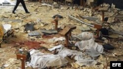 Víctimas de un atentado en el interior de la mezquita de Al Iman al Sadik, en Kuwait (26 de junio, 2015). 