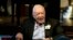 El expresidente Jimmy Carter reacciona mientras su esposa Rosalynn Carter habla durante una recepción para celebrar su 75 aniversario de bodas, el 10 de julio de 2021, en Plains, Georgia. (Foto AP/John Bazemore).