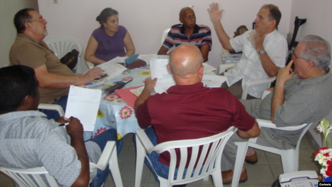 Opositores reunidos en La Habana