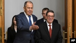 El canciller ruso Sergei Lavrov durante un encuentro en junio pasado en Moscú con su homólogo cubano, Bruno Rodríguez. (Natalia Kolesnikova/Pool vía AP)