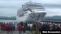 El buque Adonia, de Carnival, en su primer viaje a Santiago de Cuba. (Archivo)