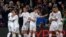 Los jugadores del Real Madrid, celebran el segundo gol del equipo blanco.