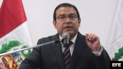 El renunciante ministro de Defensa de Perú