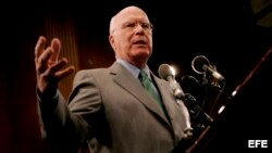 El periódico destaca que incluso el senador demócrata estadounidense Patrick Leahy que recién estuvo en Cuba ha pedido un cambio de política.