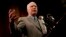 El periódico destaca que incluso el senador demócrata estadounidense Patrick Leahy que recién estuvo en Cuba ha pedido un cambio de política.
