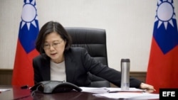 Phone conversation between Taiwanese President Tsai Ing-wen and US President-elect Donald Trump