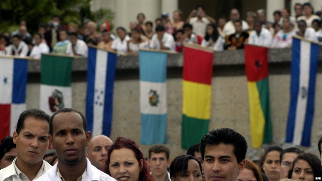 Estudiantes latinoamericanos de Medicina en Cuba. Archivo.