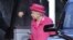 La reina Isabel II de Inglaterra.  (
