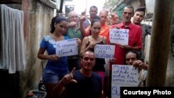 Activistas del Movimiento Opositores por una Nueva República (MONR), en La Habana.