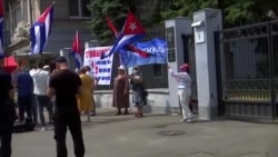 Protesta de cubanos y ucranianos ante la embajada de La Habana en Kiev