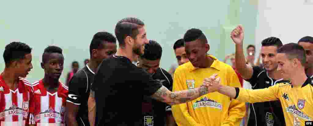 El defensa del Real Madrid siempre tuvo una sonrisa para los niños y adolescentes cubanos... &iexcl;Gracias por tanta nobleza!