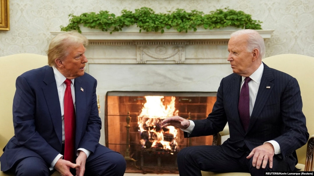 El presidente de EEUU, Joe Biden, se reúne con el presidente electo Donald Trump en la Casa Blanca en Washington, Estados Unidos, el 13 de noviembre de 2024. REUTERS/Kevin Lamarque