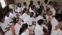 Más de un centenar de damas de blanco celebraron el viernes su reunión mensual