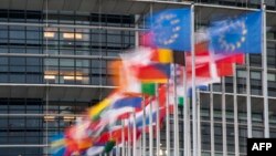 Banderas de los países miembros ondean en la sede del Parlamento Europeo en Estrasburgo. SEBASTIEN BOZON / AFP