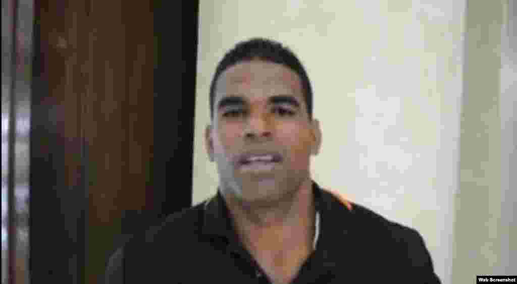 Yaikel Pérez ( Habana, 1985) abandonó el equipo Cuba de fútbol durante la Copa Oro de 2005, en Seattle, Washington. Firmó con el equipo Miami FC en 2006 (USL Primera División); luego con el Laredo Heat (USL Premier Development League) antes de trasladarse a Puerto Rico, donde jugó con el Atlético de San Juan y Sevilla FC Puerto Rico. En 2015 jugó con el equipo Đà Nẵng FC. 