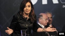 La viuda de Kirchner y actual presidenta argentina, Cristina Fernández, también está tocada por los escándalos.