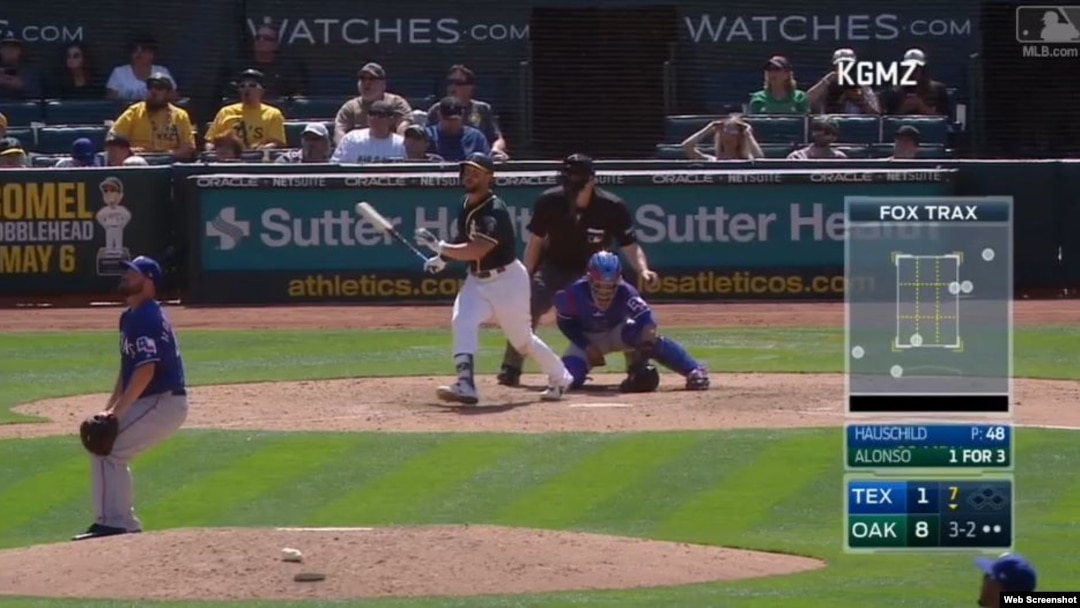 Yonder Alonso bateó su segundo jonrón este año.