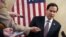 El secretario de Estado Marco Rubio habla a la prensa en Kuwait, en junio pasado.