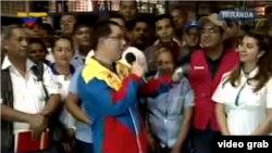 El vicepresidente venezolano Jorge Arreaza encabezó la ocupación de las plantas Clorox