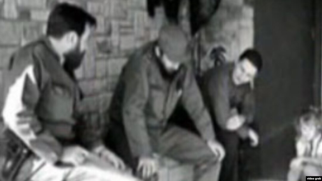 Barba Roja (izq.), Fidel Castro (centro) y Raúl Castro.