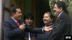 Los presidentes de Venezuela, Hugo Chávez (i); Bolivia, Evo Morales (2i); Nicaragua, Daniel Ortega (2d), y Honduras, Manuel Zelaya (d). 