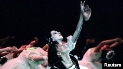 Julio Boca y Alihaydee Carreño en una función de Giselle.