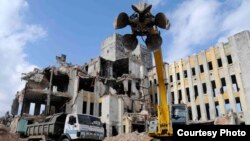 Demolición del hospital Pedro Borrás en La Habana. 