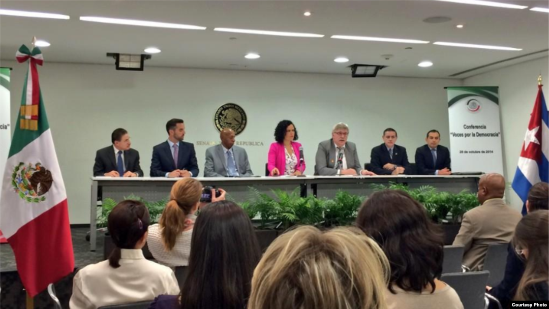 Guillermo Fariñas en el legislativo de México.