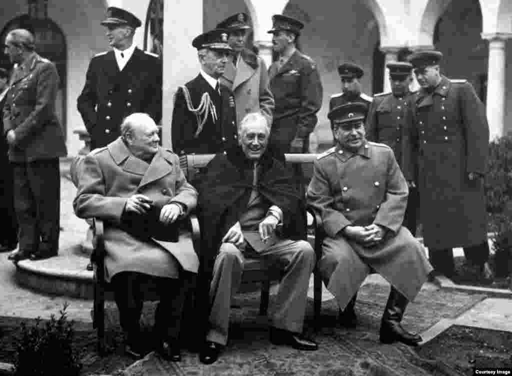 Churchill, FDR y Stalin. 