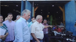 Díaz-Canel visita la Empresa Productora de Ómnibus Evelio Prieto, en Artemisa. (Foto:Facebook)