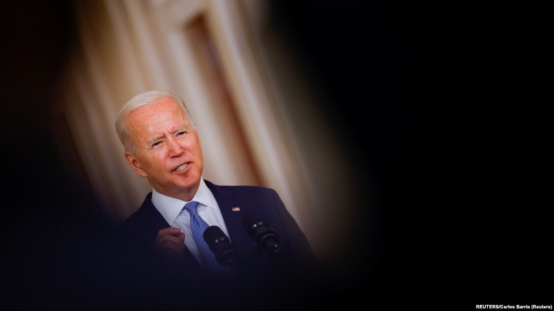 El presidente Joe Biden se dirige a los estadounidenses desde la Casa Blanca, el 31 de agosto de 2021. Foto: REUTERS/Carlos Barria.