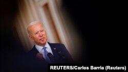 El presidente Joe Biden se dirige a los estadounidenses desde la Casa Blanca, el 31 de agosto de 2021. Foto: REUTERS/Carlos Barria.