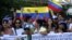 Un grupo de venezolanos residentes en Chile se manifiestan hoy, miércoles 12 de febrero de 2014, frente a la Embajada de Venezuela en Santiago de Chile (Chile).