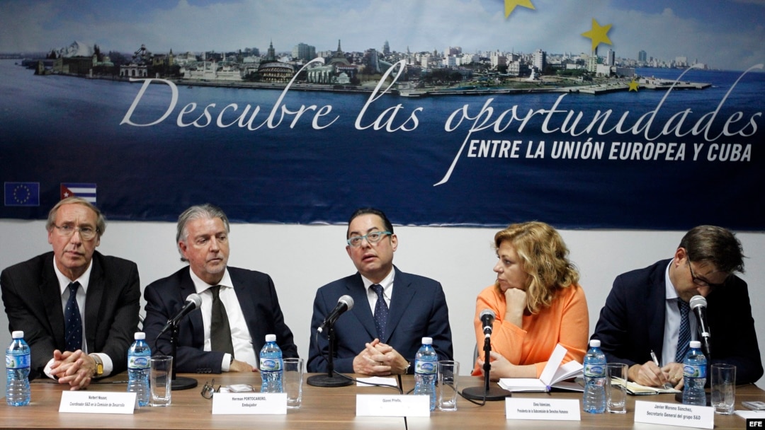 Delegación de eurodiputados socialistas durante una conferencia de prensa en el cierre de su visita oficial a La Habana. EFE