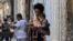 La malnutrición afecta casi al doble de mujeres que de hombres en Cuba.