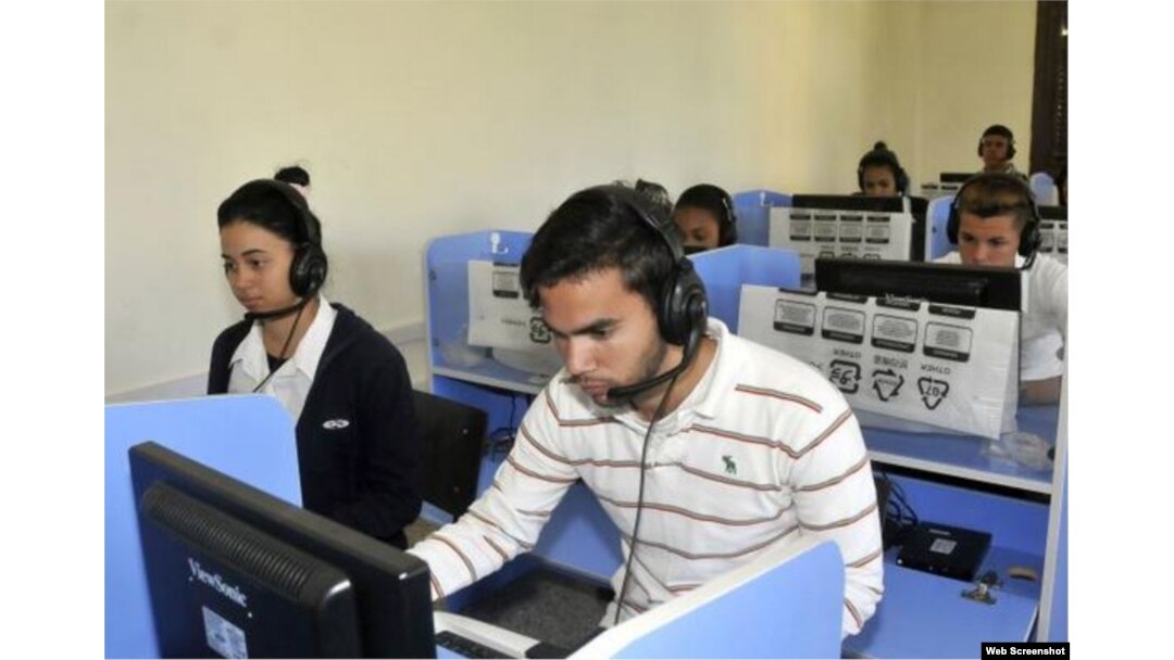 Los universitarios cubanos para graduarse deben mostrar un conocimiento básico de inglés.