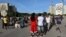 Varias personas se congregaron en la Plaza de la Revolución de La Habana con motivo del performance convocado por la artista Tania Bruguera.