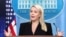 La secretaria de prensa de la Casa Blanca, Karoline Leavitt, ofrece una conferencia de prensa en la Casa Blanca, en Washington.