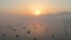 Vista aérea con dron de varios barcos en el estrecho de Ormuz, desde Musandam.