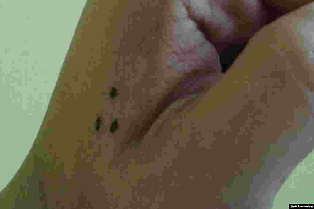 Los tres puntos tatuados tanto en las manos como en el rostro, significan “Odio a la Policía”.