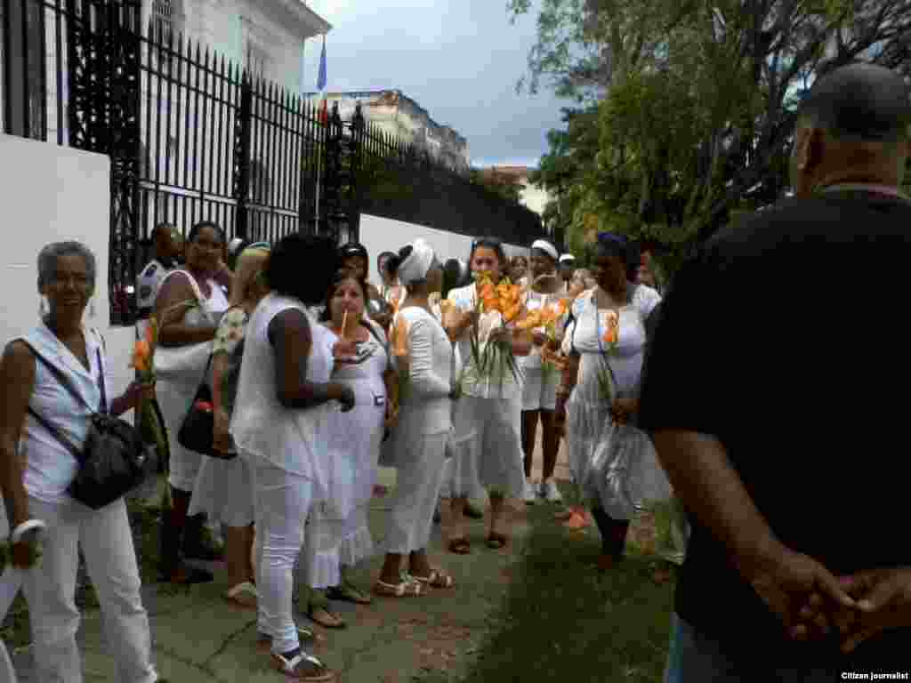 Reporta Cuba Damas Condolencias Francia foto Berta Soler