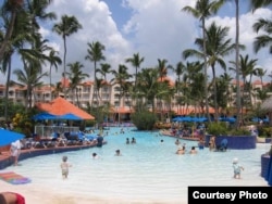 Turistas descansan en un hotel en República Dominicana.