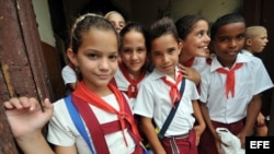 Fotografía de archivo de estudiantes cubanos.