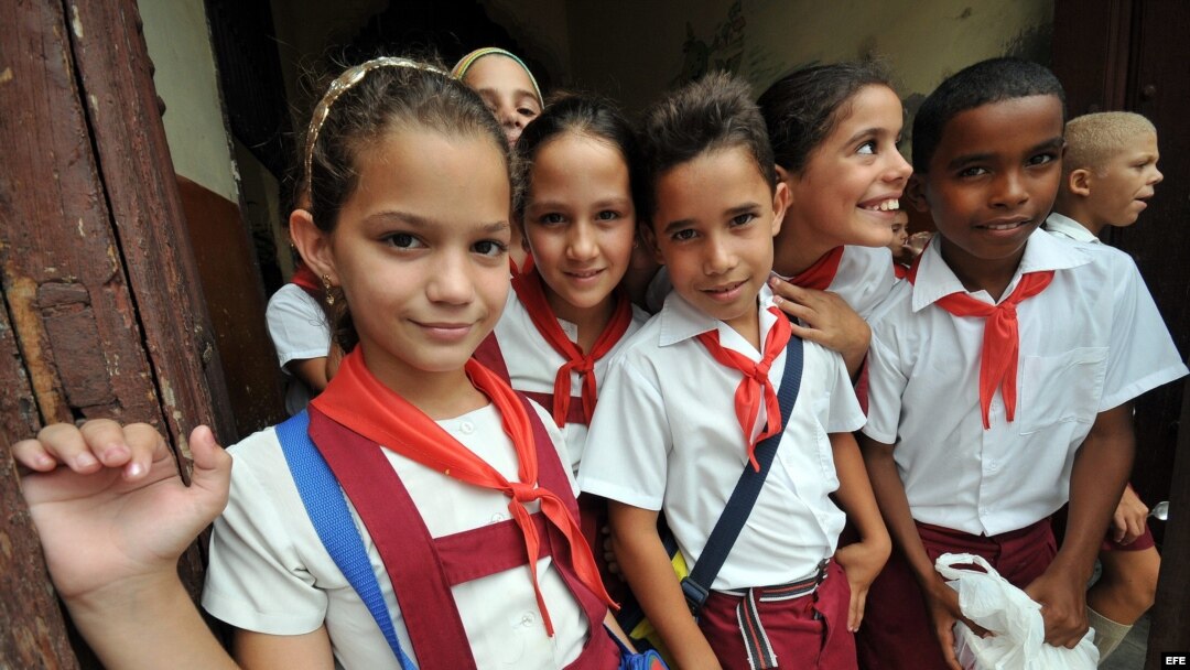 Escolares cubanos 