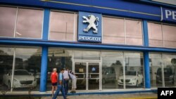 Concesionario de Peugeot en Cuba.