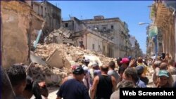 Dos derrumbes el mismo día dejan en la calle a vecinos de Centro Habana